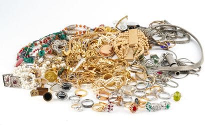 FANTAISIE / COSTUME
Lot de bijoux fantaisie...