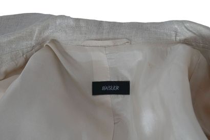 BESLER
Veste courte Besler en lin 100%.
Taille:...