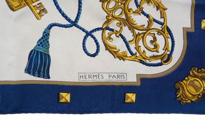 HERMÈS
Carré Hermès à motifs des clés en...