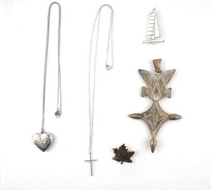 ARGENT / SILVER
Lot de bijoux en argent.
Poids...