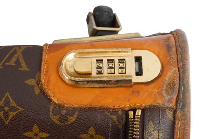 LOUIS VUITTON
Valise Louis Vuitton en toile...