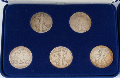 WORLD WAR II
Lot comprenant :
-2 coffrets...