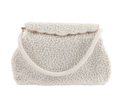 SAC PERLÉ
Sac blanc de soirée entièrement...