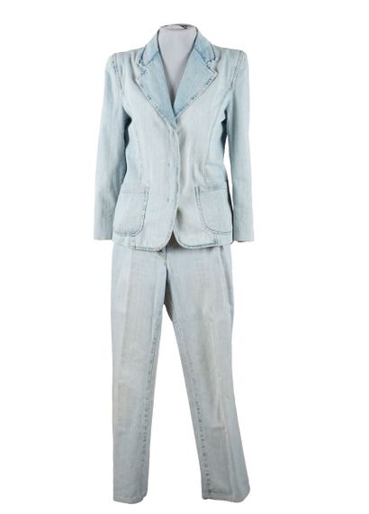 FENDI
Veste et pantalon Fendi en jeans bleu...