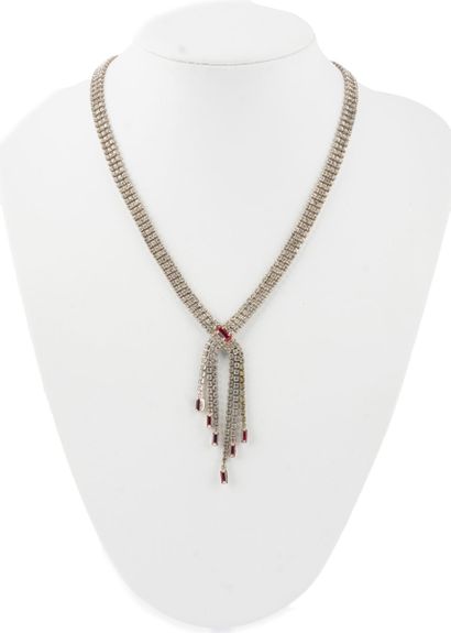 PARURE
Parure comprenant un coller, boucles...
