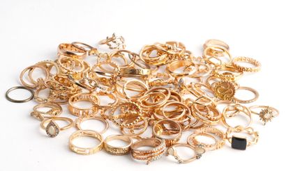 BAGUES / RINGS
Lot de plusieures bagues en...