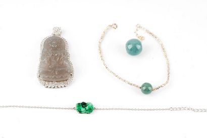 JADE, ARGENT
Lot comprenant un pendentif,...