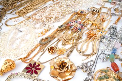 FANTAISIE / COSTUME
Lot de bijoux fantaisie...