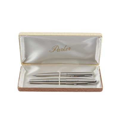 PARKER
Stylo à plume et stylo à mine Parker.
Boite...