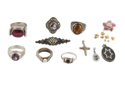 ARGENT / SILVER
Lot de bijoux en argent.
Poids...