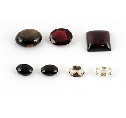 GEMMES / GEMS
Lot comprenant:
- saphir pesant...