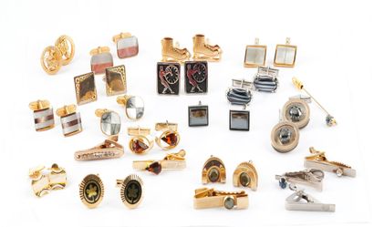BOUTONS DE MANCHETTES
Lot de plusieurs boutons...
