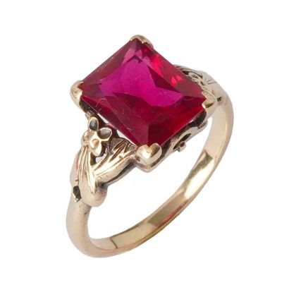OR 10K / 10K GOLD
Bague en or jaune 10K sertie...