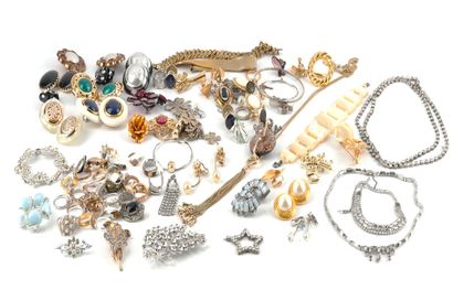 FANTAISIE / COSTUME
Lot de bijoux fantaisie...