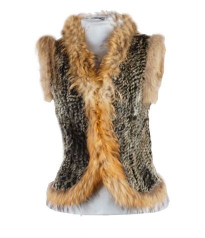 FOURRURE / FUR
Gilet en fourrure sans manches,...