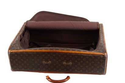 LOUIS VUITTON
Valise Louis Vuitton en toile...