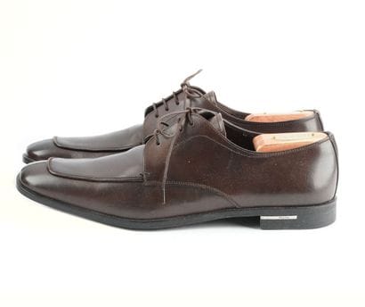 PRADA
Chaussure Prada en cuir marron.
Taille:...