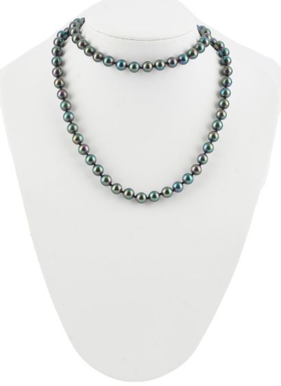 PERLES MAJORICA / PEARLS 
Colliers de perles...