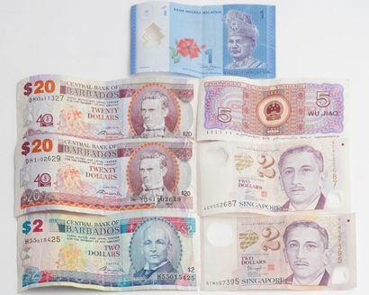 BILLETS DU MONDE / WORLD BANKNOTES
Lot de...