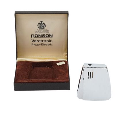 BRIQUETS
Lot comprenant 2 briquets: Ponson...