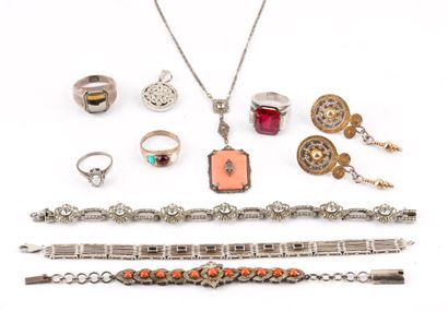 ARGENT / SILVER
Lot de bijoux divers en argent...
