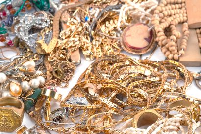 FANTAISIE / COSTUME
Lot de bijoux fantaisie...