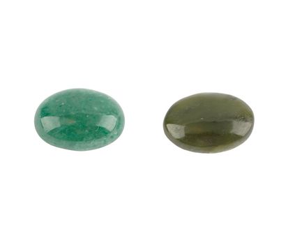 NÉPHRITE, AVENTURINE
Lot comprenant deux...