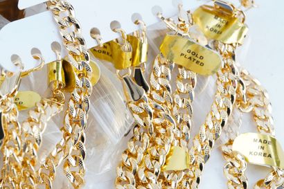 PLAQUÉ OR / GOLD PLATED
Lot de bagues, chaînes...