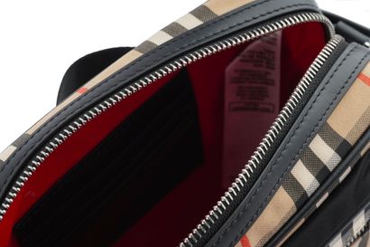 BURBERRY
Sac Burberry à bandoulière en toile,...