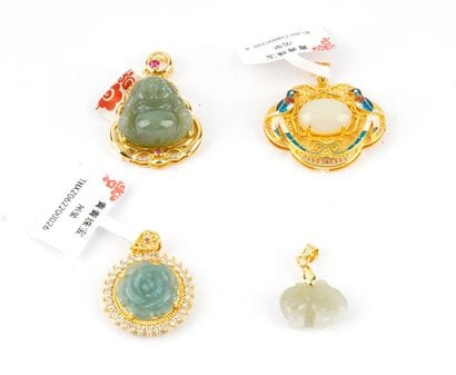 JADÉITE, NÉPHRITE
Lot comprenant des pendentifs...