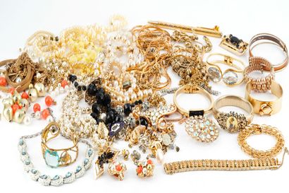 FANTAISIE / COSTUME
Lot de bijoux fantaisie...