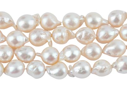 PERLES / PEARLS
Collier composé de perles...