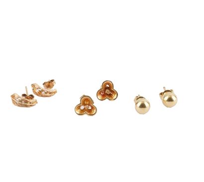 OR 10K / 10K GOLD
Trois (3) paires de boucles...