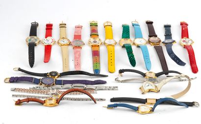 MONTRES / WATCHES
Lot comprenant plusieurs...