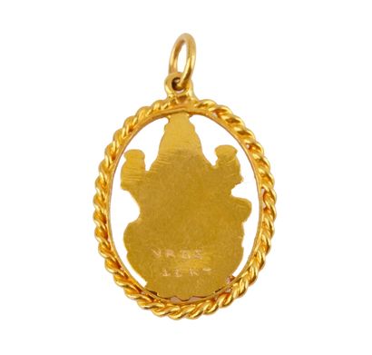 20K GOLD
Oval pendant in 20K yellow gold.
Gross...