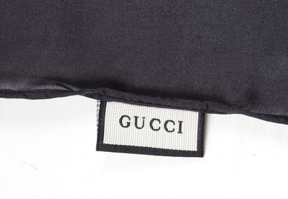 CUCCI
Carré Gucci en soie 100%.
Dimensions:...