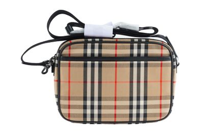 BURBERRY
Sac Burberry à bandoulière en toile,...