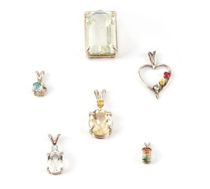 PENDANTS
Lot including silver pendants set...