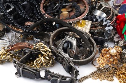 FANTAISIE / COSTUME
Lot de bijoux fantaisie...