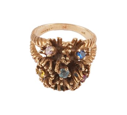 OR 10K / 10K GOLD
Bague en or jaune 10K stylisant...