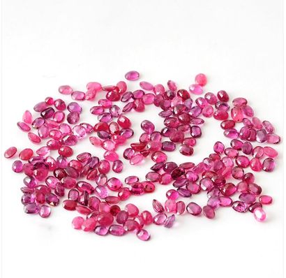 RUBIS / RUBIES
Lot de rubis naturels taille...