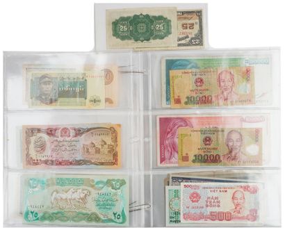 BILLETS DU MONDE
Lot de vingt-six billets...