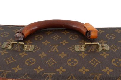 LOUIS VUITTON
Valise Louis Vuitton en toile...