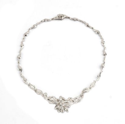 14K GOLD, DIAMONDS
Openwork necklace in 14K...