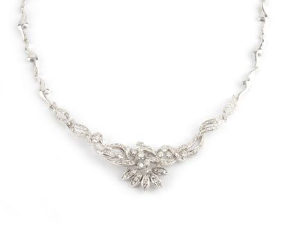 14K GOLD, DIAMONDS
Openwork necklace in 14K...