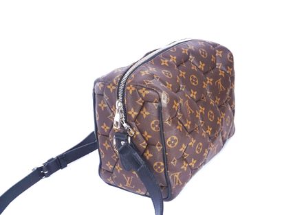 LOUIS VUITTON HEXAGON NEO TROCADERO
Louis...