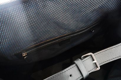 LOUIS VUITTON
Louis Vuitton Damier Carbone...