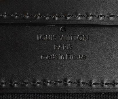 LOUIS VUITTON ECLIPSE
Large Louis Vuitton...