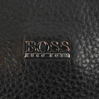 BOSS
Boss crossbody bag in black leather.
Dimensions:...
