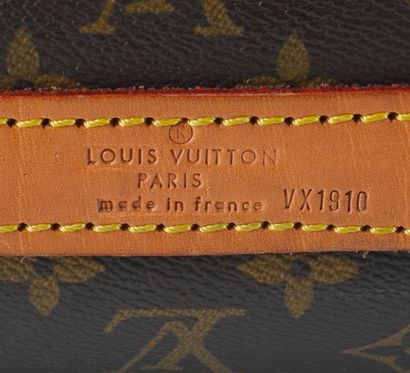 LOUIS VUITTON
Louis Vuitton travel bag in...